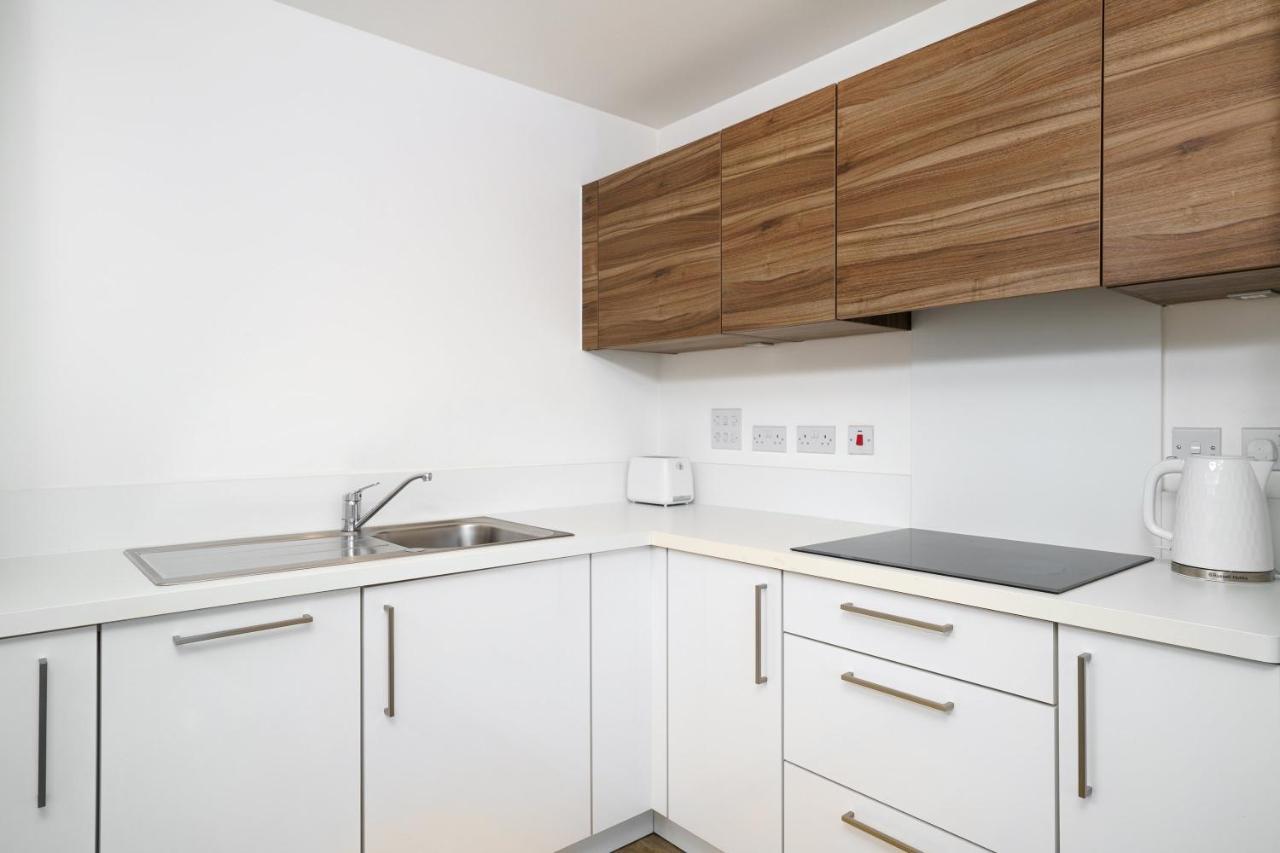 Stylish Fully-Equipped One Bedroom Apartment With Extra Sofa Bed, Free Secure Parking, Onsite Gym, 24Hr Security & Concierge Londres Exterior foto