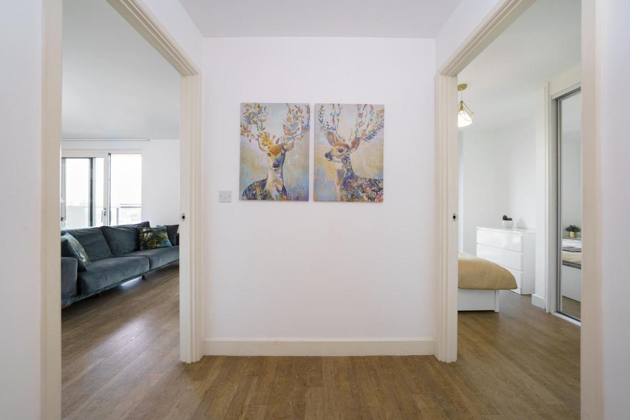 Stylish Fully-Equipped One Bedroom Apartment With Extra Sofa Bed, Free Secure Parking, Onsite Gym, 24Hr Security & Concierge Londres Exterior foto