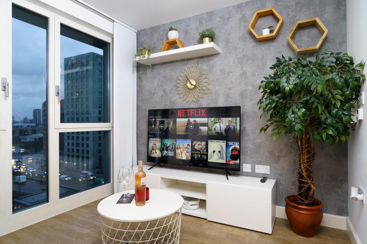 Stylish Fully-Equipped One Bedroom Apartment With Extra Sofa Bed, Free Secure Parking, Onsite Gym, 24Hr Security & Concierge Londres Exterior foto